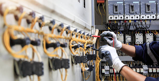 Professional Electrician technician working in Paris, IL